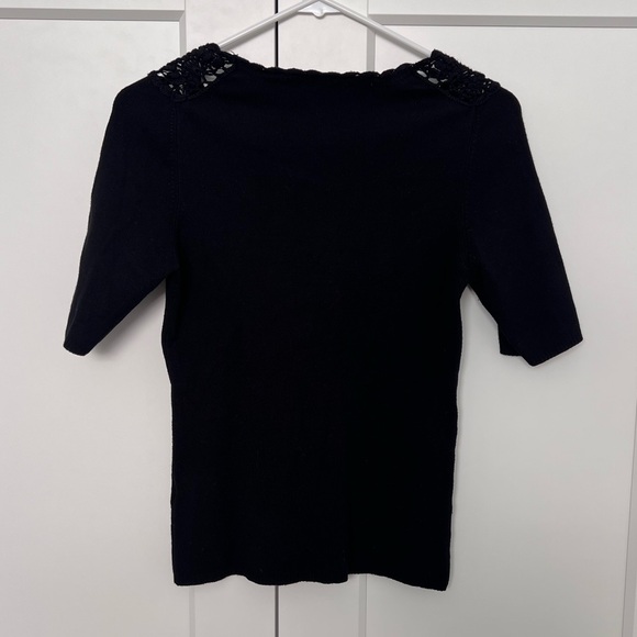 BCBG Knit top with embroidery detailing - Picture 4 of 5